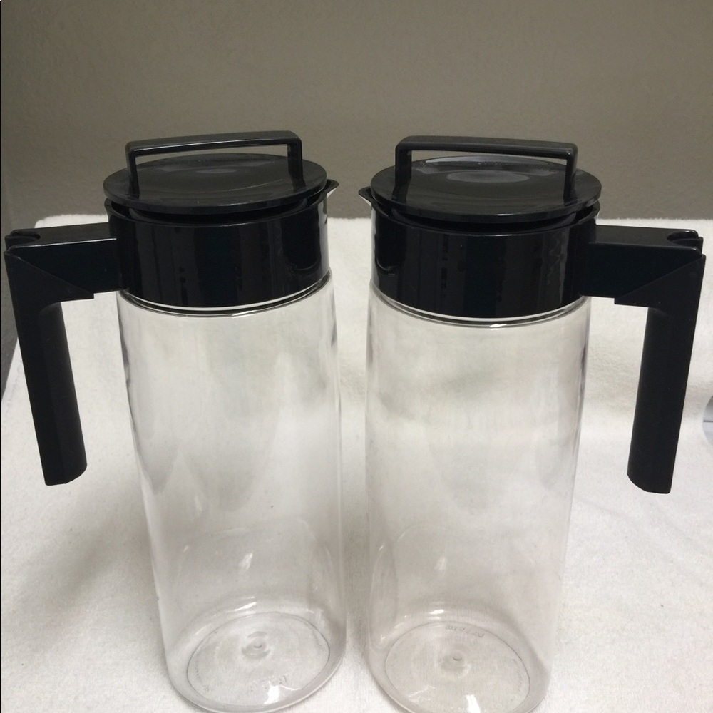 Takeya Pitchers Set of 2